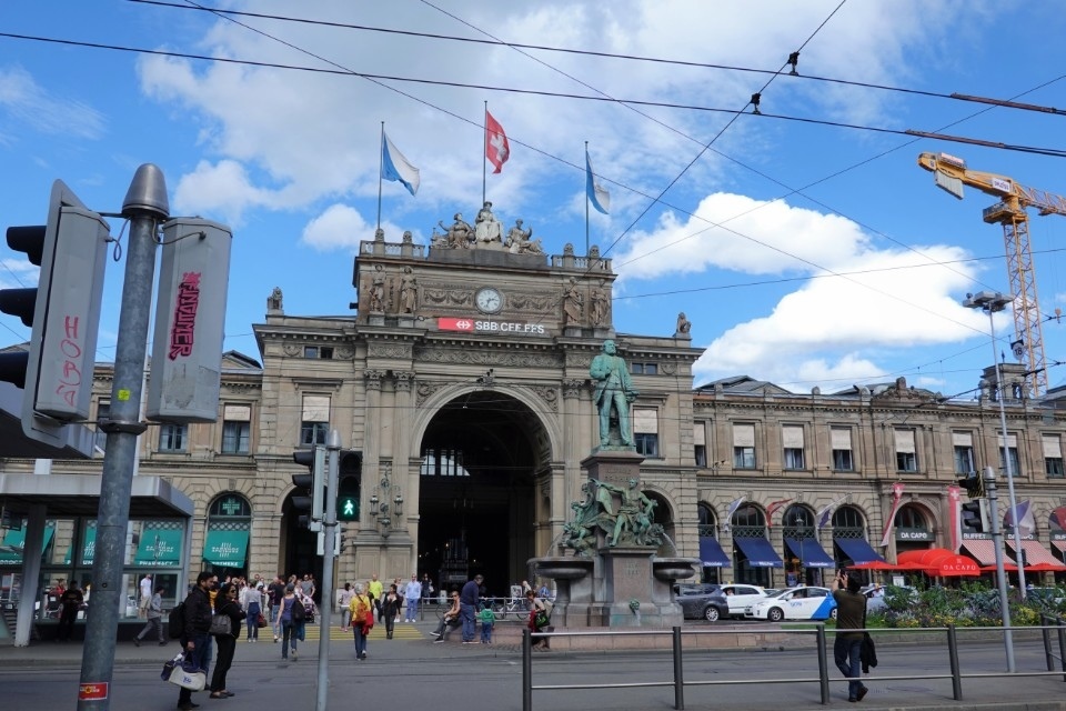 zurich,林登霍夫山丘,瑞士 利馬河,瑞士 蘇黎世湖,瑞士旅遊,瑞士景點,瑞士景點 蘇黎世,瑞士自由行,瑞士行程,聖彼得大教堂,蘇黎世,蘇黎世 利馬河,蘇黎世 聖彼得大教堂,蘇黎世 行李寄放,蘇黎世市區,蘇黎世景點,蘇黎世湖,蘇黎世車站 @花洛米一起去玩耍