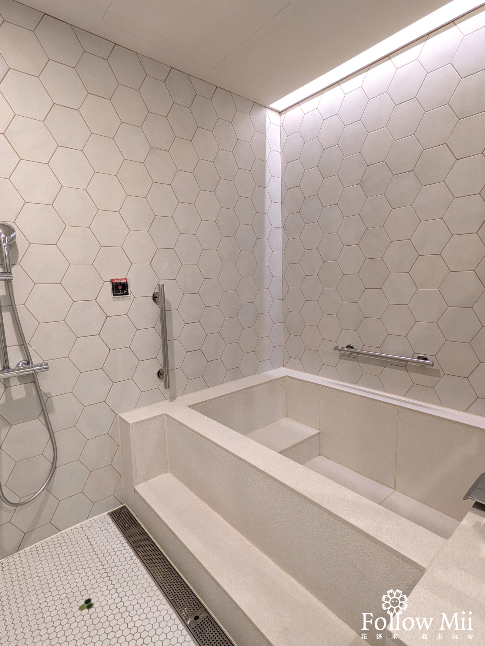 澎澄飯店四季澎湖灣寬敞浴室-配備泡湯池等級大浴缸